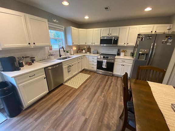 5th image of 110 Aaron Pl APT 211