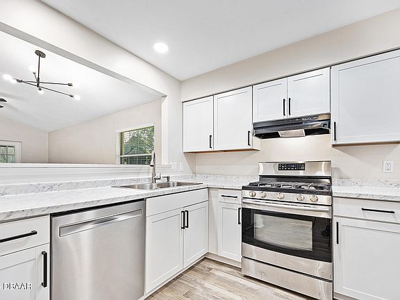 4th image of 830 Brimfield Ct