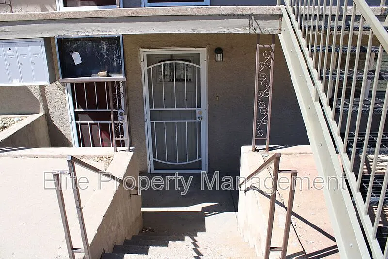 1 bed, 1.0 bath, 700 sqft, $995 — Photo 3
