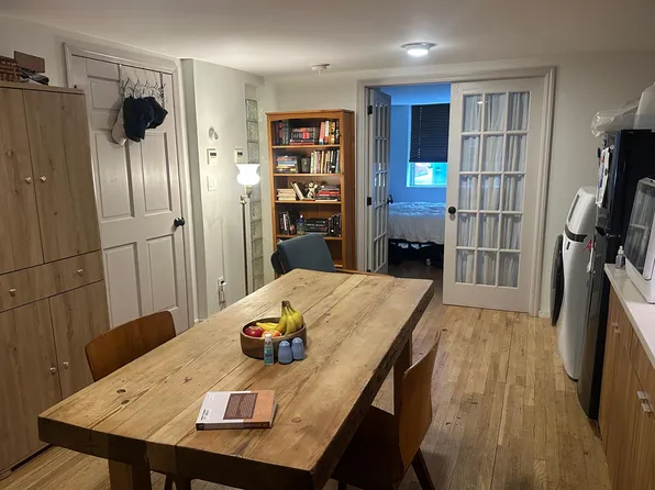 160 Lexington Avenue image 1 of 6