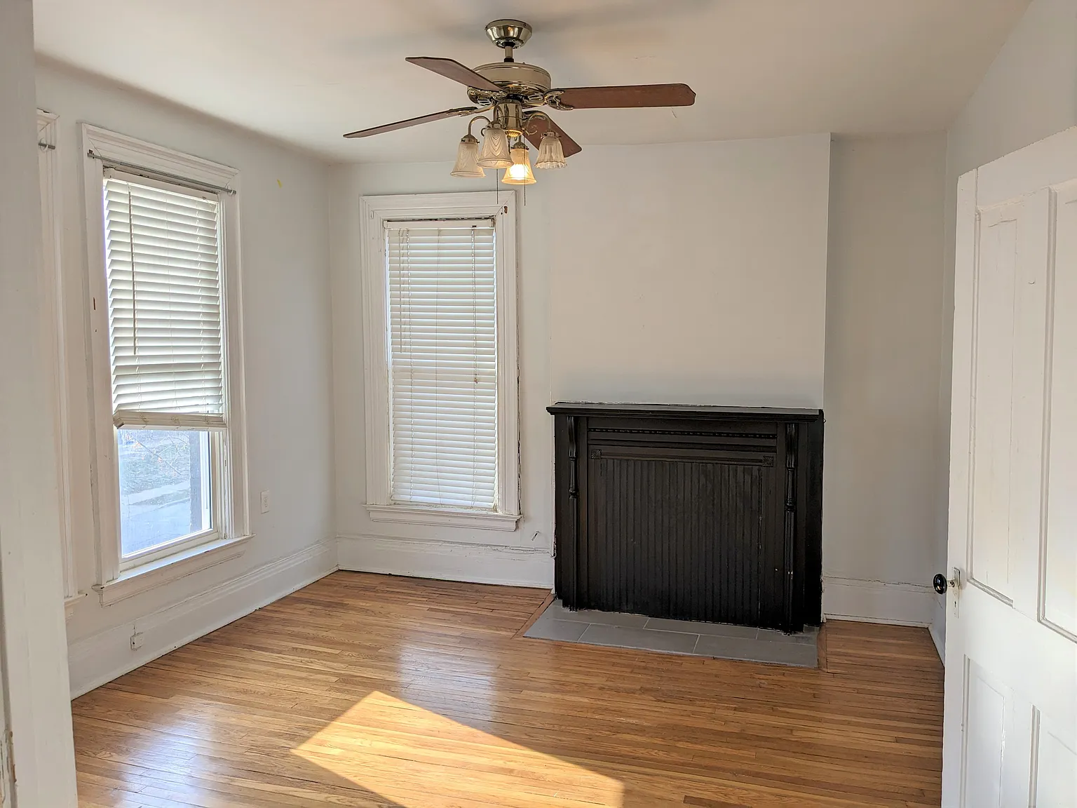 3734 Wyandotte Street — Photo 4