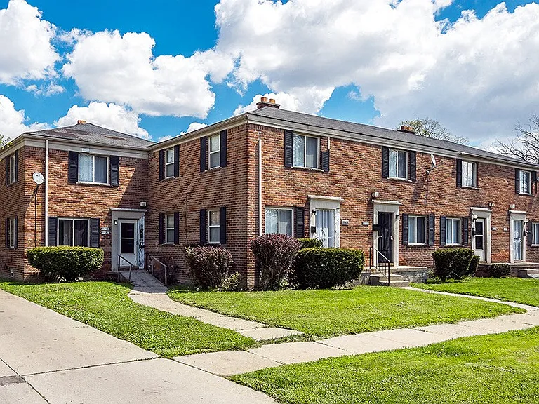 Franklin Village Apartments — Photo 3