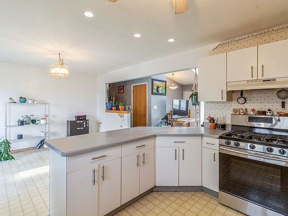 4th image of 42 Woodland Ave