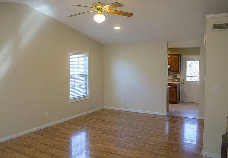 5204 Tessa Way — Photo 4