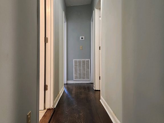 3rd image of 505 Carridale St SW