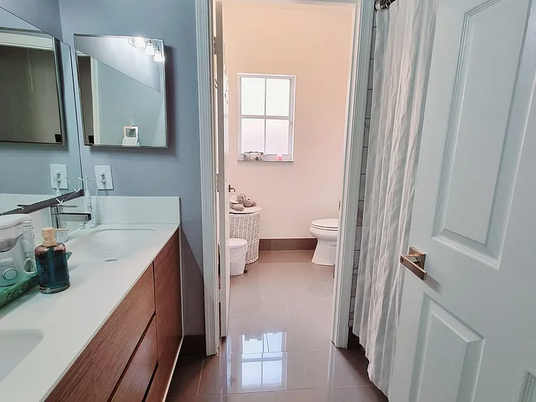 2nd bathroom