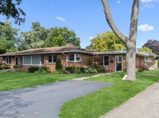 353 E Butterfield Rd, Elmhurst, IL 60126