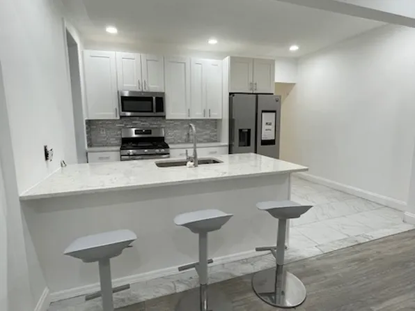 1221 Jefferson Avenue image 2 of 8