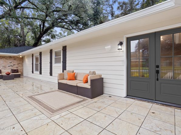 13901 Plano Rd, Ocean Springs, MS 39564
