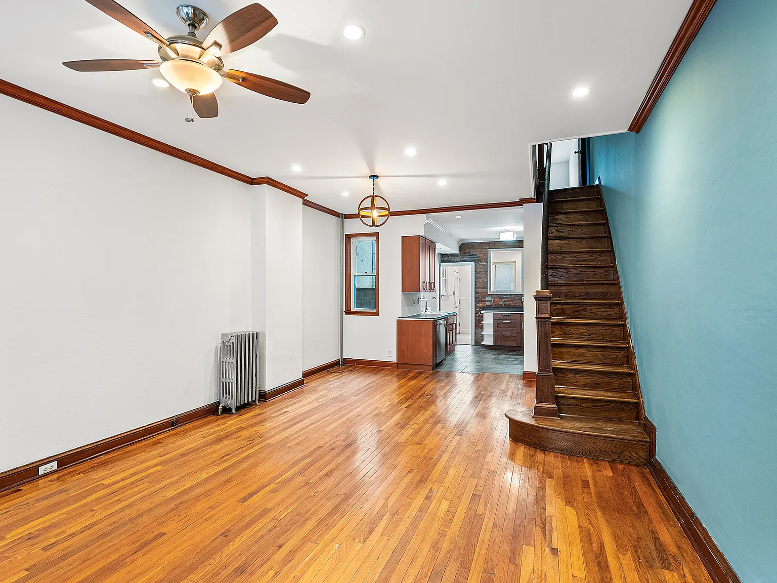 3 bed, 1.5 bath, 1140 sqft, $1,850 — Photo 2