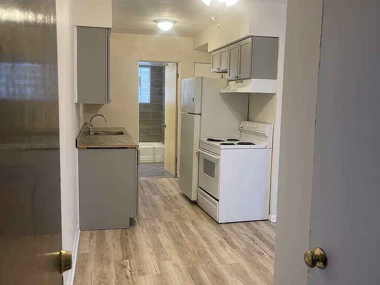 1107 W Cermak Rd #6 — Photo 9