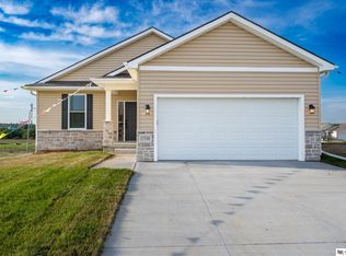 17527 Greenleaf St, Omaha, NE 68136