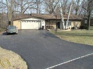 429 Rochdale Dr S, Rochester Hills, MI 48309