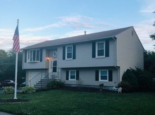 25 Eastgate Dr, Warwick, RI 02886