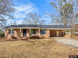 409 E Main St, Omaha, TX 75571