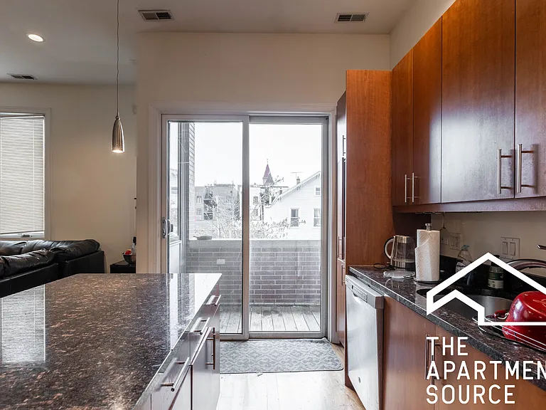 1354 W Augusta Blvd #201 — Photo 8