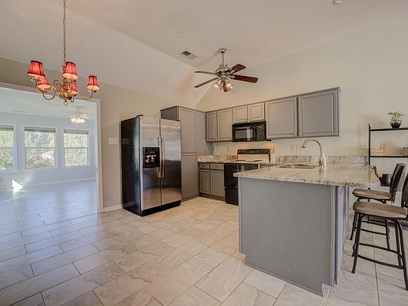 3rd image of 60 Countrywood Ln