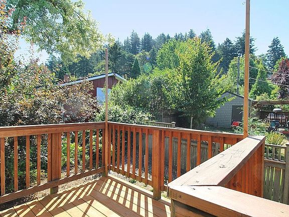 4th image of 6220 & 6222 SE Alder St #6222