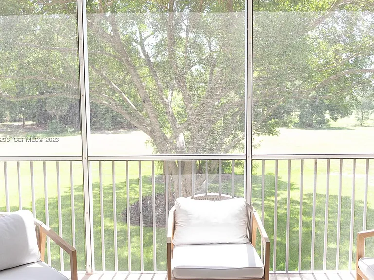 3250 N Palm Aire Dr #202 — Photo 7