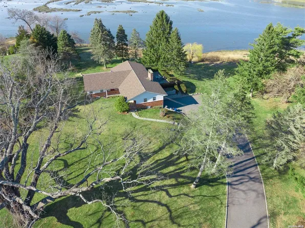 148 Oakside Drive, Smithtown, NY 11787