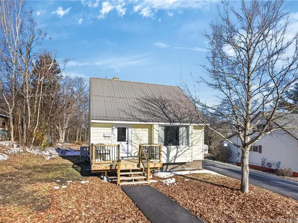 711 Kitchen St, Fredericton, NB E3B 3Z6