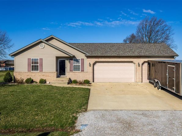 15919 Candy Corner Ln, Carlyle, IL 62231