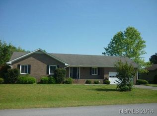 1108 Pelican Dr, New Bern, NC 28560