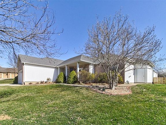 5th image of 1709 SE Holstein Dr