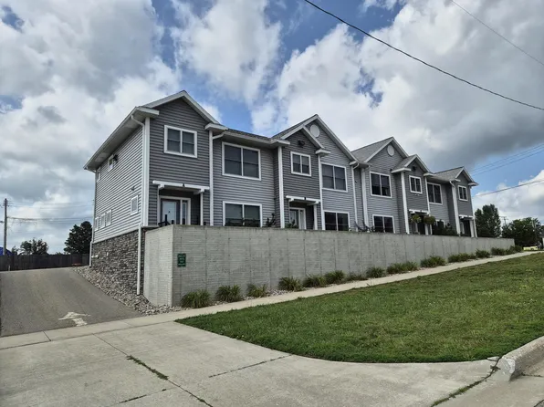 209 Peninsular Ave, Grayling, MI 49738
