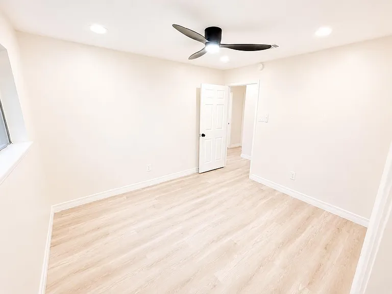 1815 Brumbelow St — Photo 10