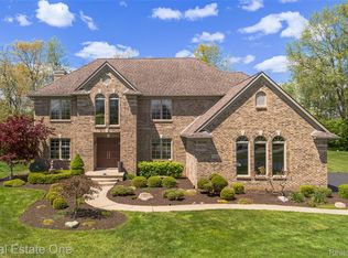 9068 Lebarron Ct, Saline, MI 48176