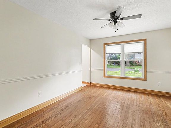 5th image of 136 Brookside Ave