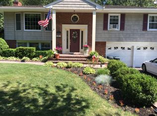 44 Mark Dr, Smithtown, NY 11787