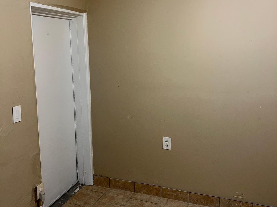 1st image of 2514 E Jefferson St #16