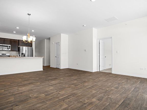 4th image of 220 Sussex Ct