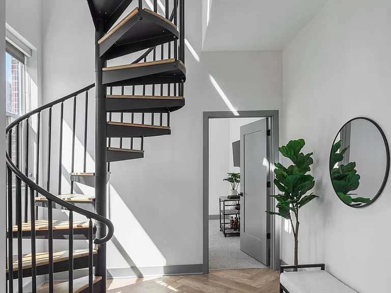 1690 W Lane Ave — Photo 3