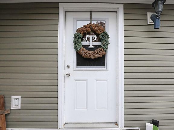 3rd image of 8885 Blackrun Rd