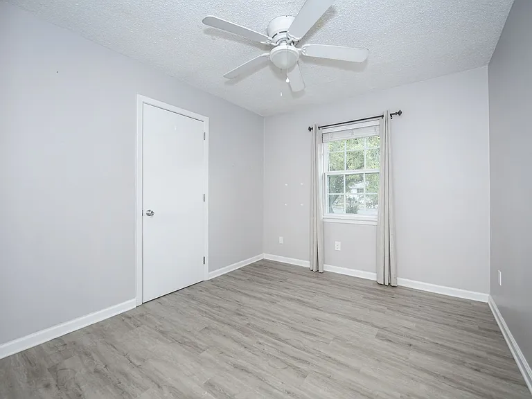 201 Audrey Cir — Photo 21