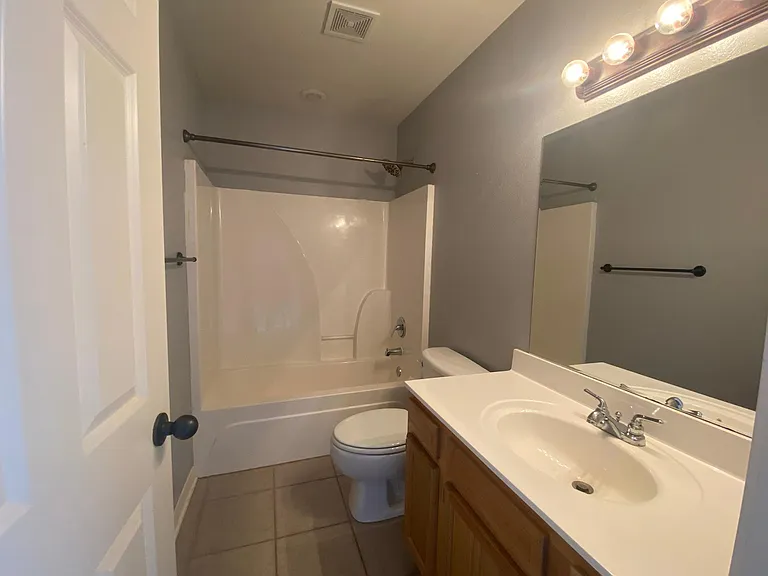 411 Curtis St — Photo 17