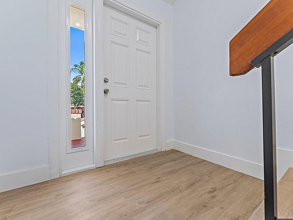5th image of 204 Sea Oats Dr APT G