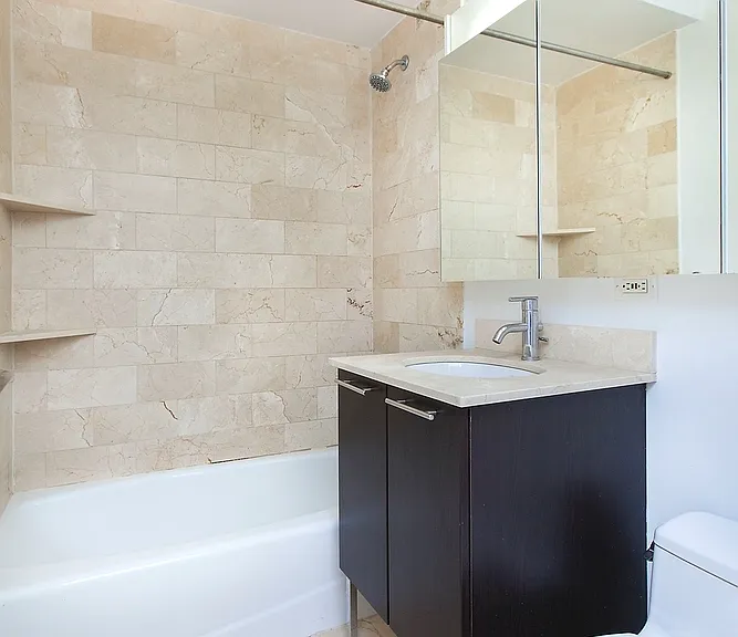 636 E 11th St #1K — Photo 5
