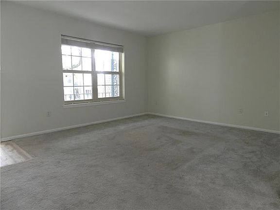 5th image of 2720 Whitney Pl #228