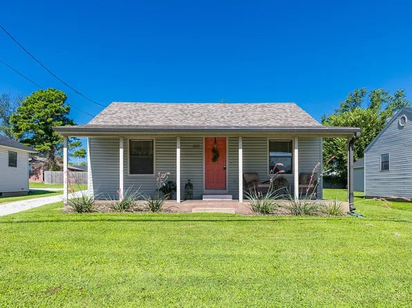 1023 S Pike Avenue, Bolivar, MO 65613