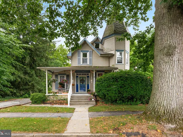 137 W Linden Ave, Lindenwold, NJ 08021