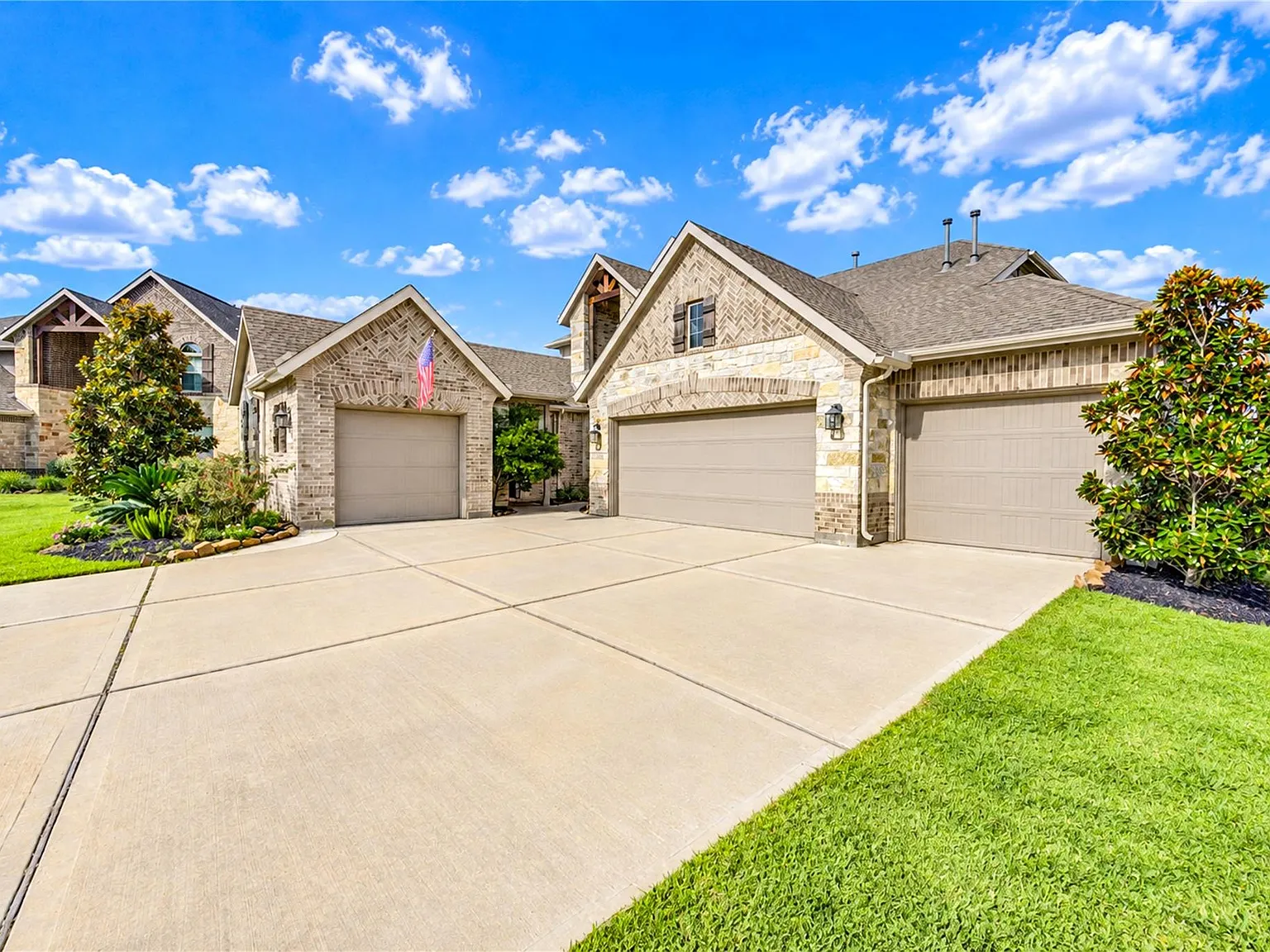 5 bed, 3.5 bath, 3370 sqft, $3,400 — Photo 2