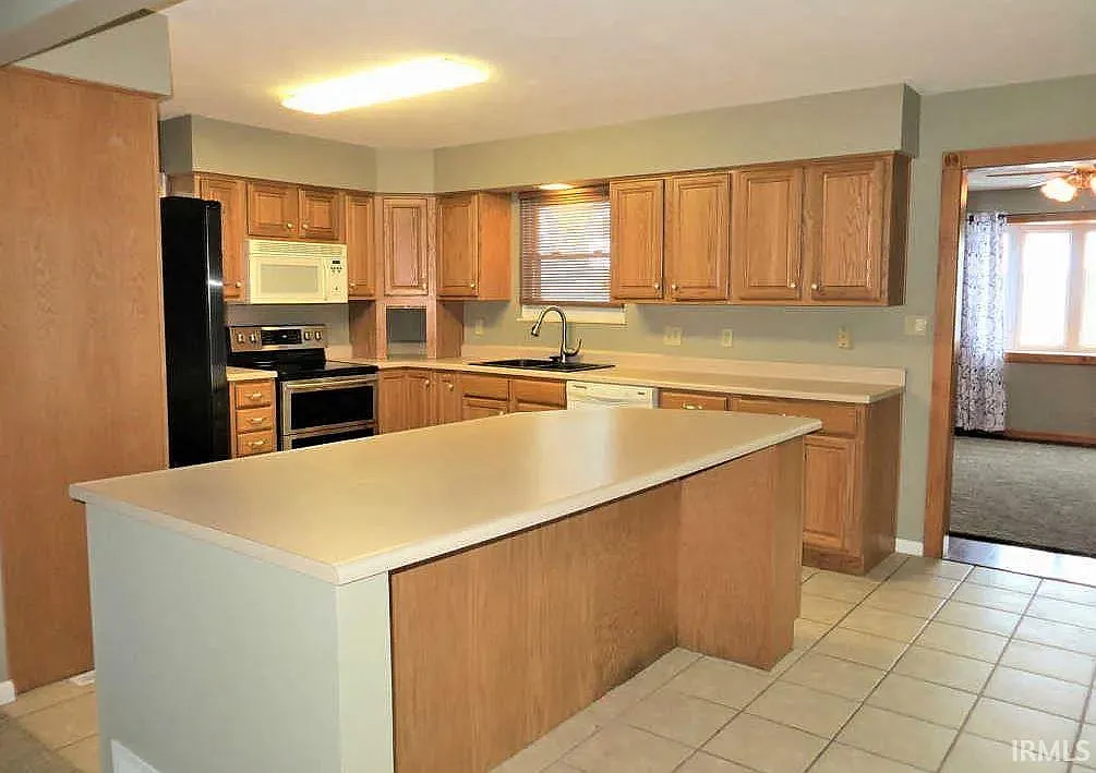 4 bed, 2.5 bath, 2119 sqft, $1,990 — Photo 3