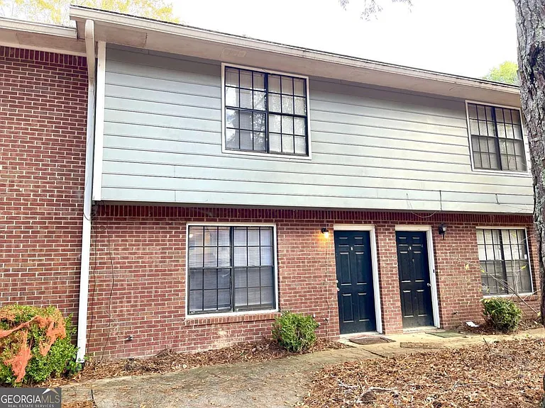 145 Meadowbrook Ct #C — Photo 2