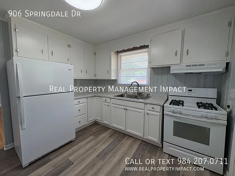 906 Springdale Dr — Photo 10