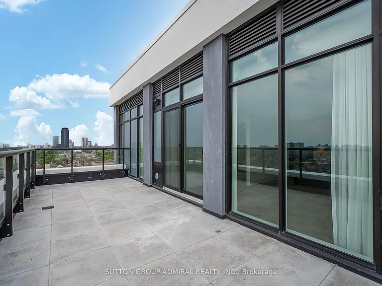 858 Dupont St #Penthouse 43 — Photo 27