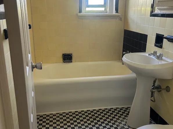 (undisclosed Address), New Rochelle, NY 10801